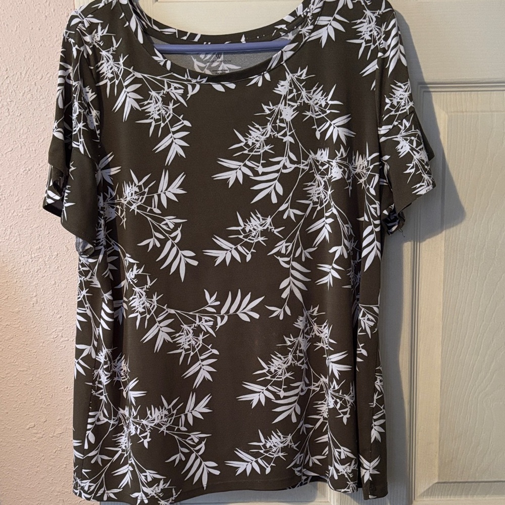 Worthington Olive and White Leaf Print Short Sleeve Top